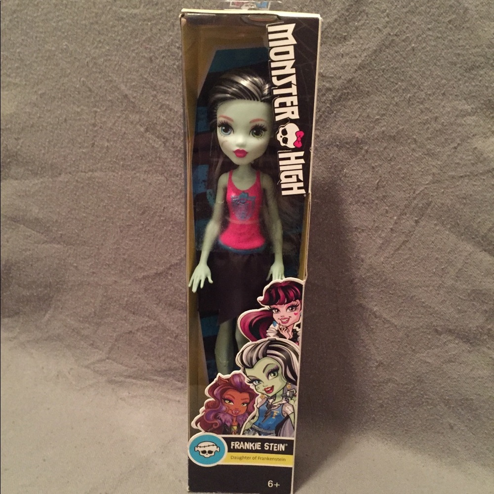 NWT monster high doll